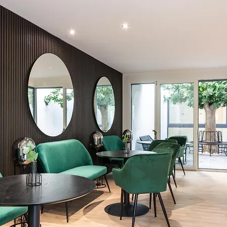 Business Maier 3* 거치즈